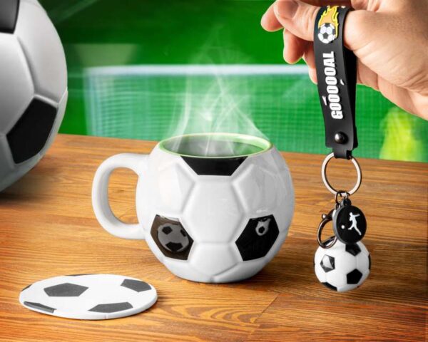 Piłkarski Kubek z podstawką + brelok