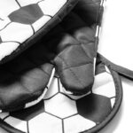 Piłkarskie rękawice i podstawka